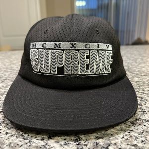 Supreme Hat Snapback